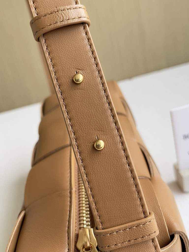 Bottega Veneta BV 729166 Small Brick Cassette In Tan
