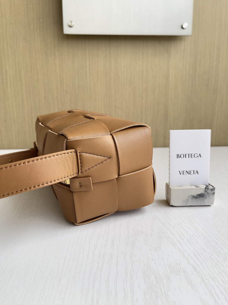 Bottega Veneta BV 729166 Small Brick Cassette In Tan