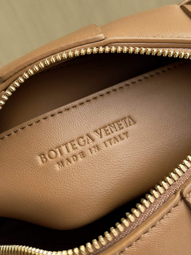 Bottega Veneta BV 729166 Small Brick Cassette In Tan