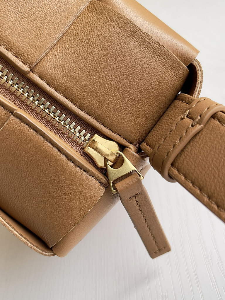 Bottega Veneta BV 729166 Small Brick Cassette In Tan