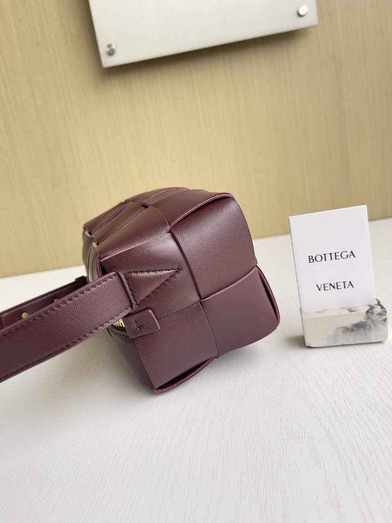 Bottega Veneta BV 729166 Small Brick Cassette In Wine Red
