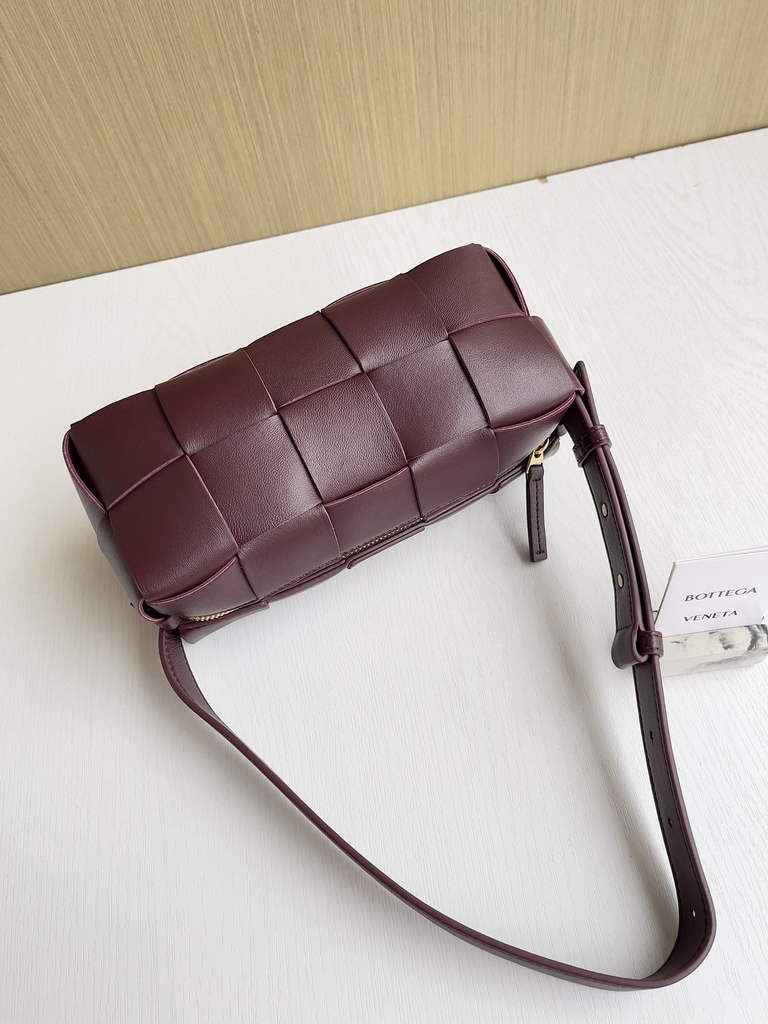 Bottega Veneta BV 729166 Small Brick Cassette In Wine Red
