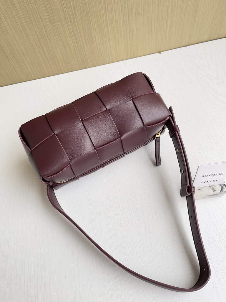 Bottega Veneta BV 729166 Small Brick Cassette In Wine Red