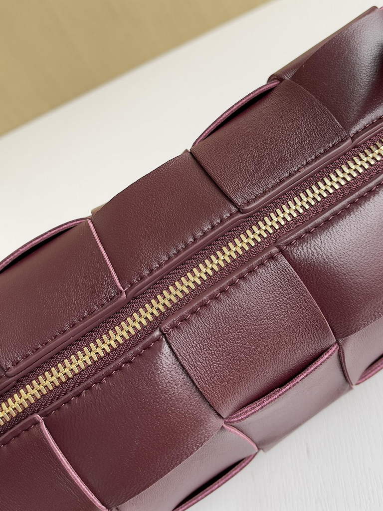 Bottega Veneta BV 729166 Small Brick Cassette In Wine Red