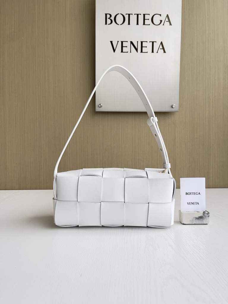 Bottega Veneta BV 729166 Small Brick Cassette In White