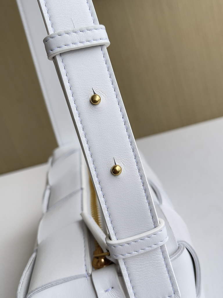 Bottega Veneta BV 729166 Small Brick Cassette In White