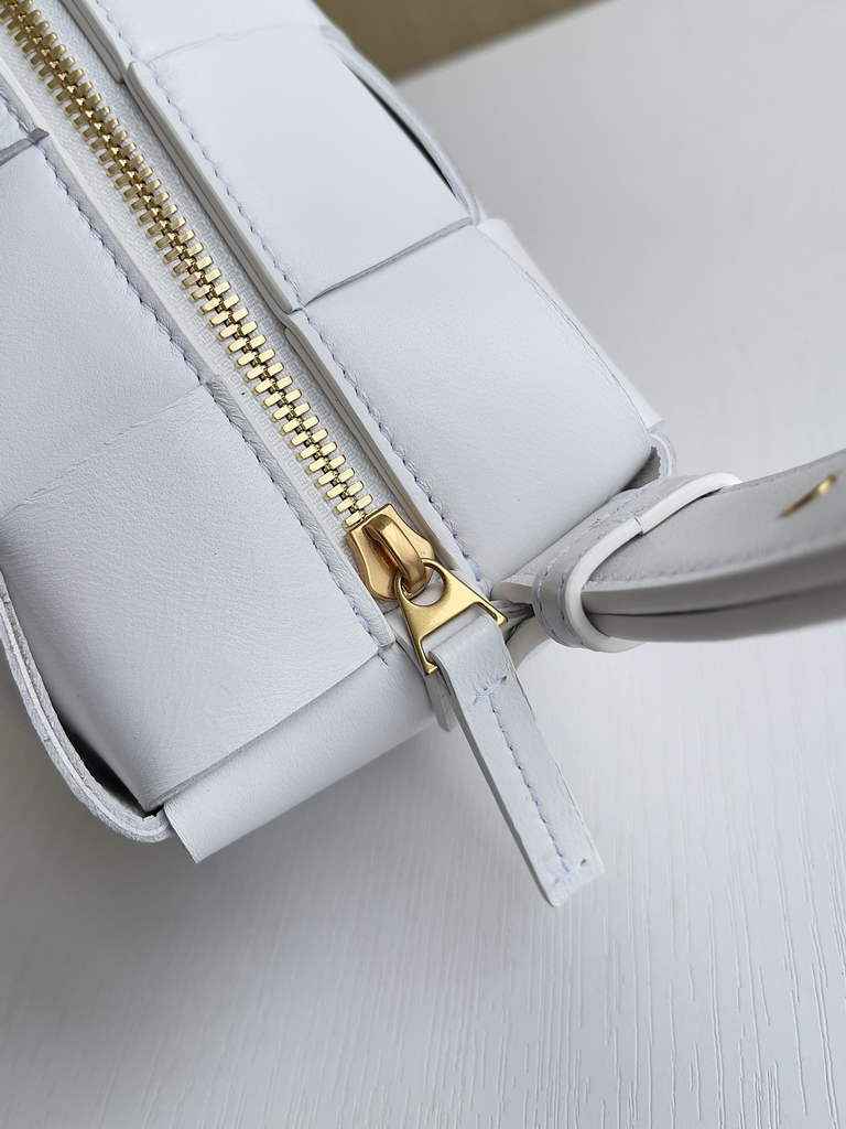 Bottega Veneta BV 729166 Small Brick Cassette In White