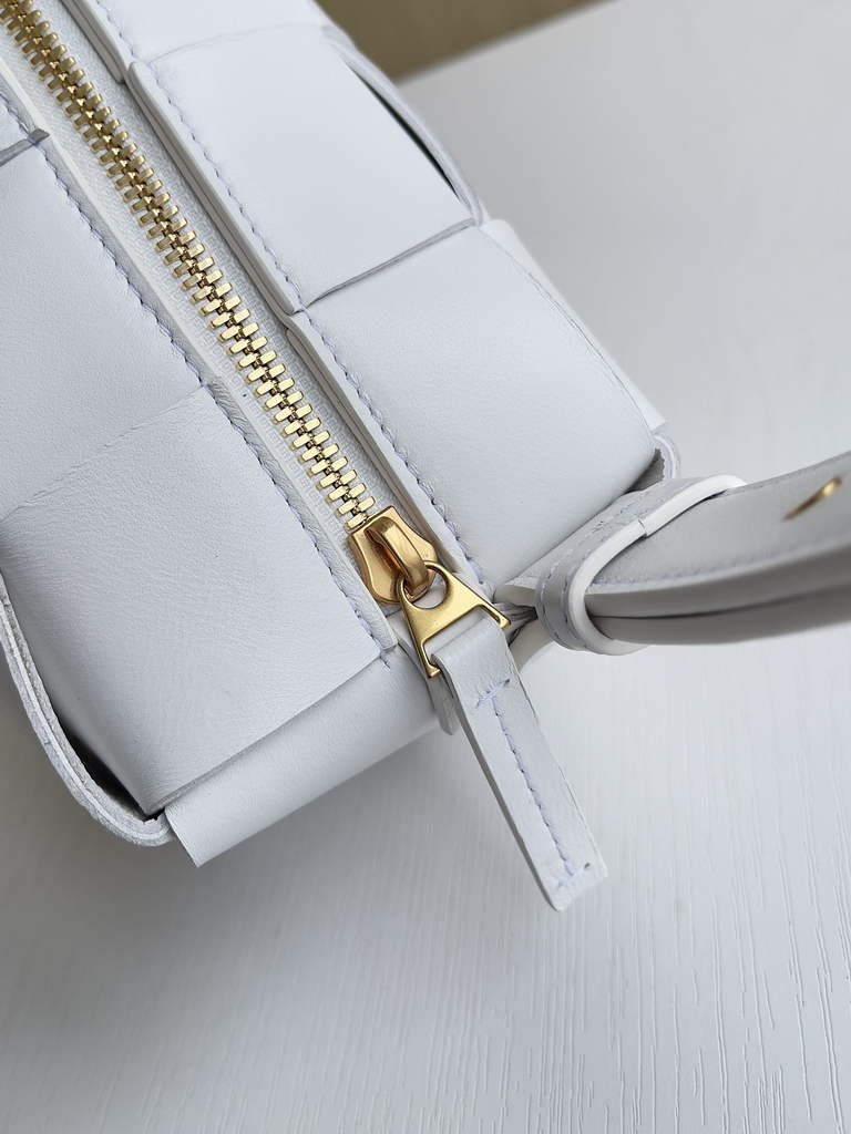 Bottega Veneta BV 729166 Small Brick Cassette In White
