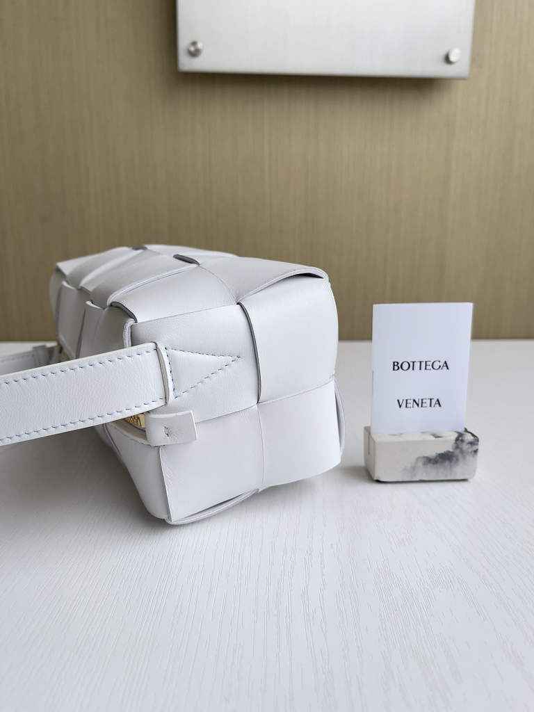 Bottega Veneta BV 729166 Small Brick Cassette In White