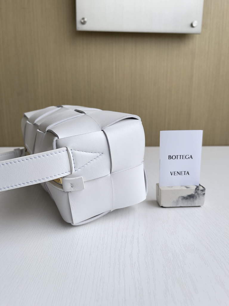 Bottega Veneta BV 729166 Small Brick Cassette In White