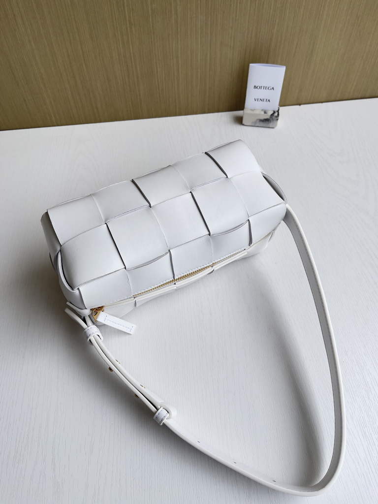 Bottega Veneta BV 729166 Small Brick Cassette In White