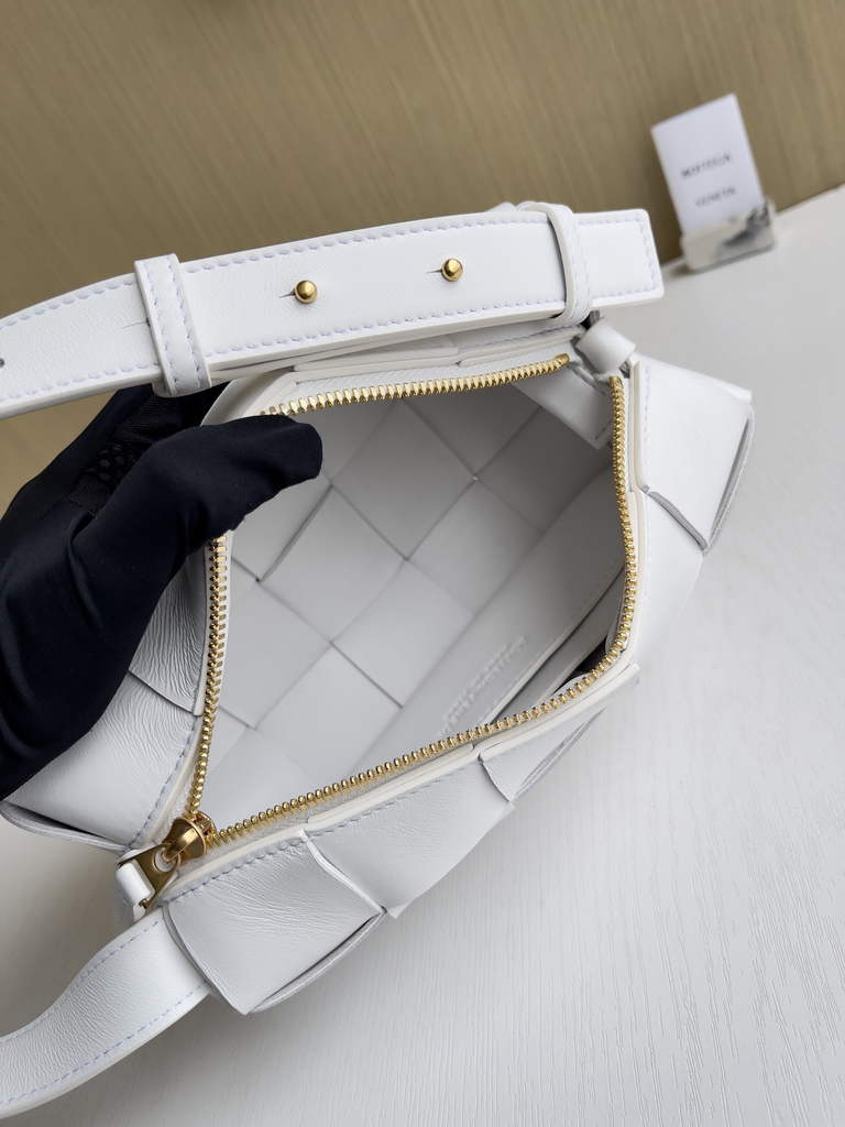 Bottega Veneta BV 729166 Small Brick Cassette In White