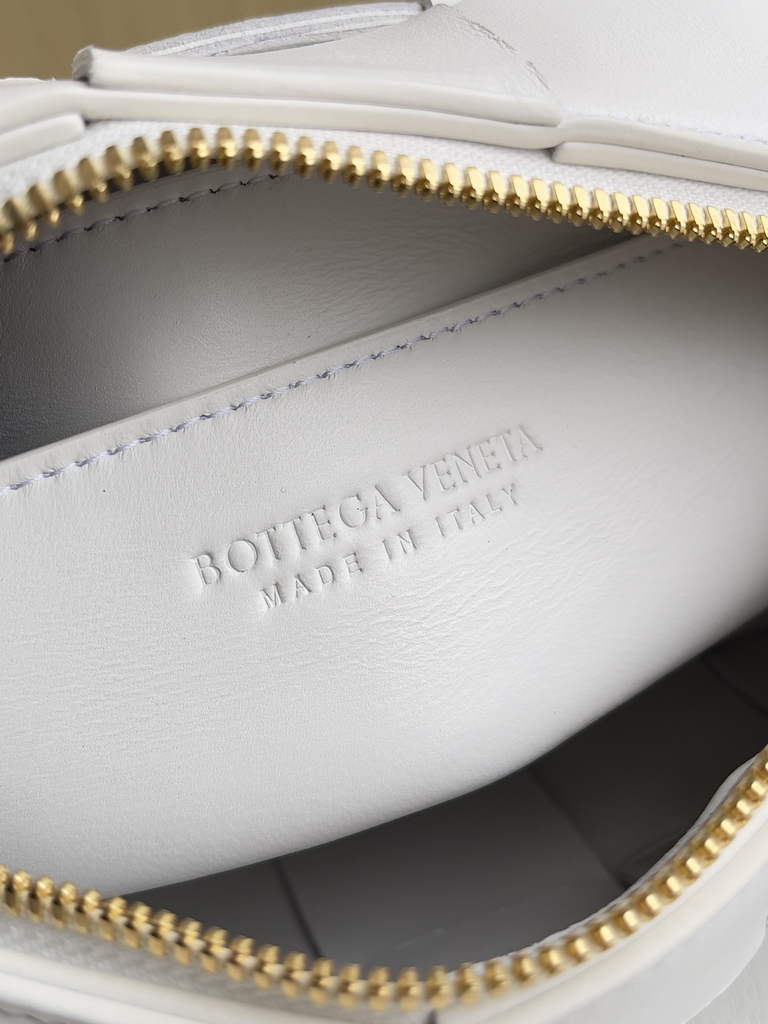 Bottega Veneta BV 729166 Small Brick Cassette In White