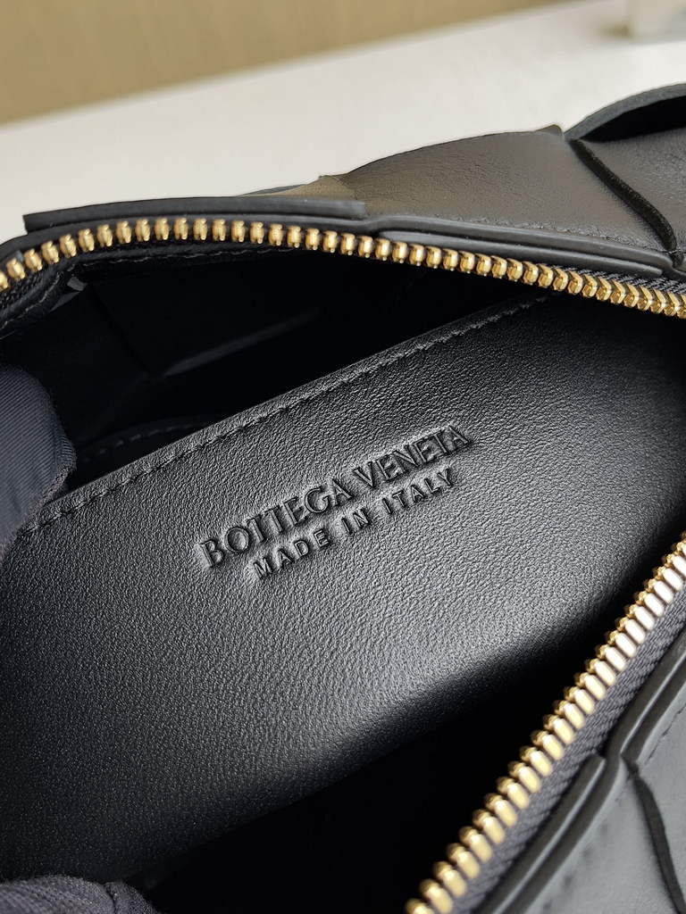 Bottega Veneta BV 729166 Small Brick Cassette In Black