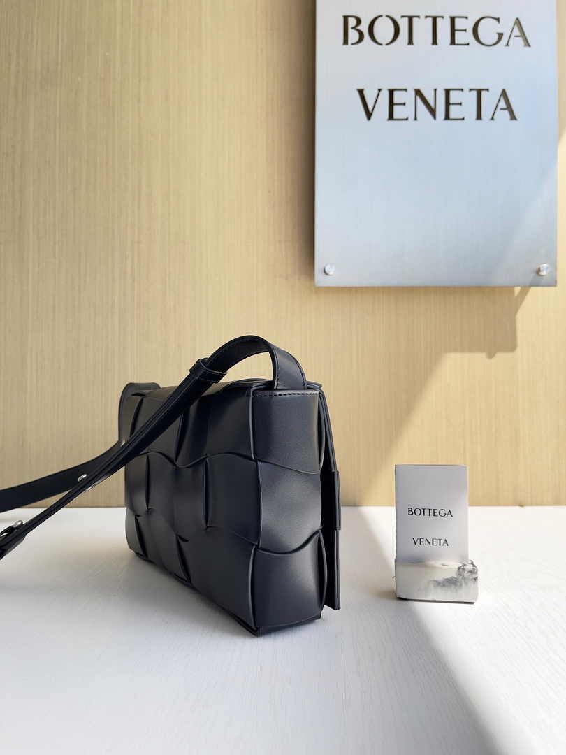 Bottega Veneta Cassette 755161 Lambskin Black