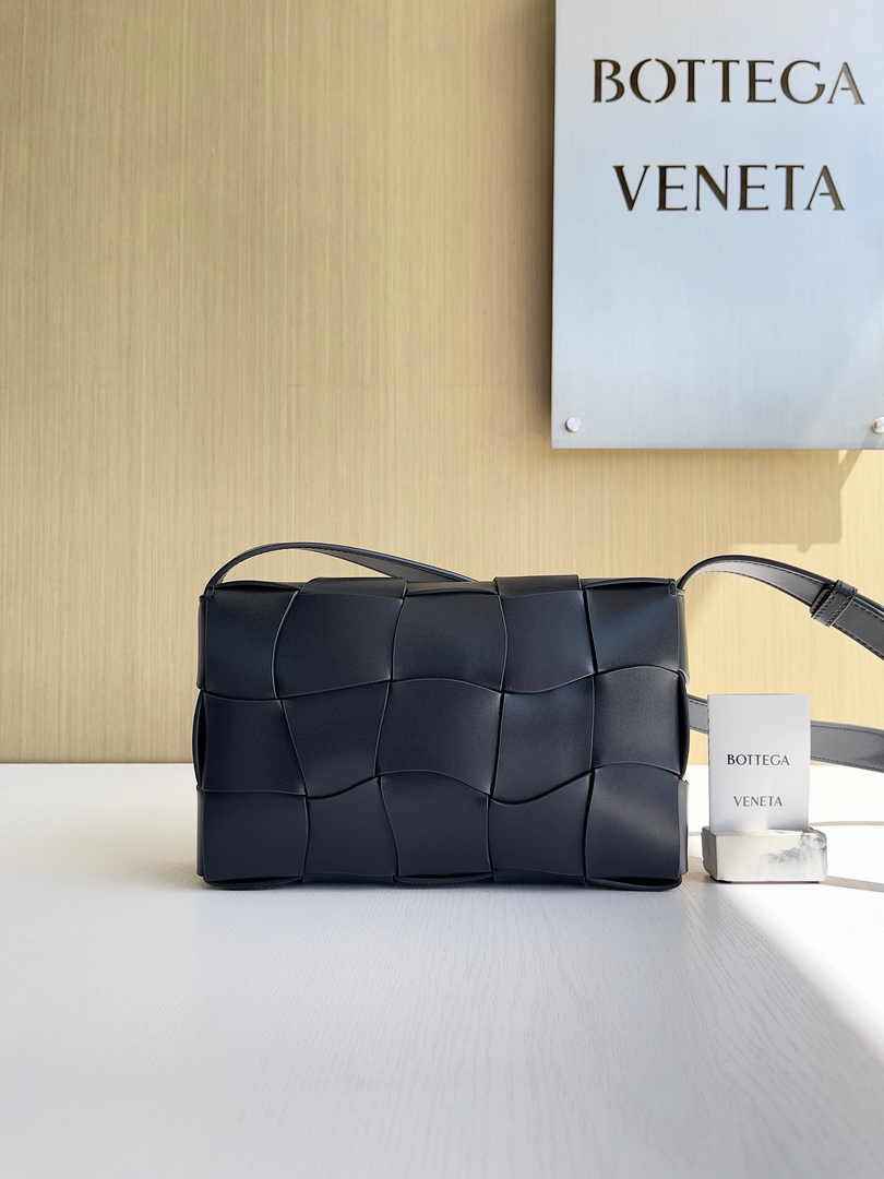 Bottega Veneta Cassette 755161 Lambskin Black