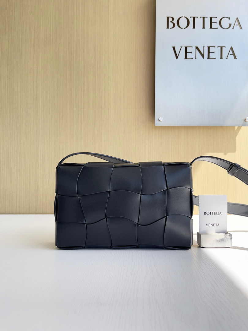 Bottega Veneta Cassette 755161 Lambskin Black
