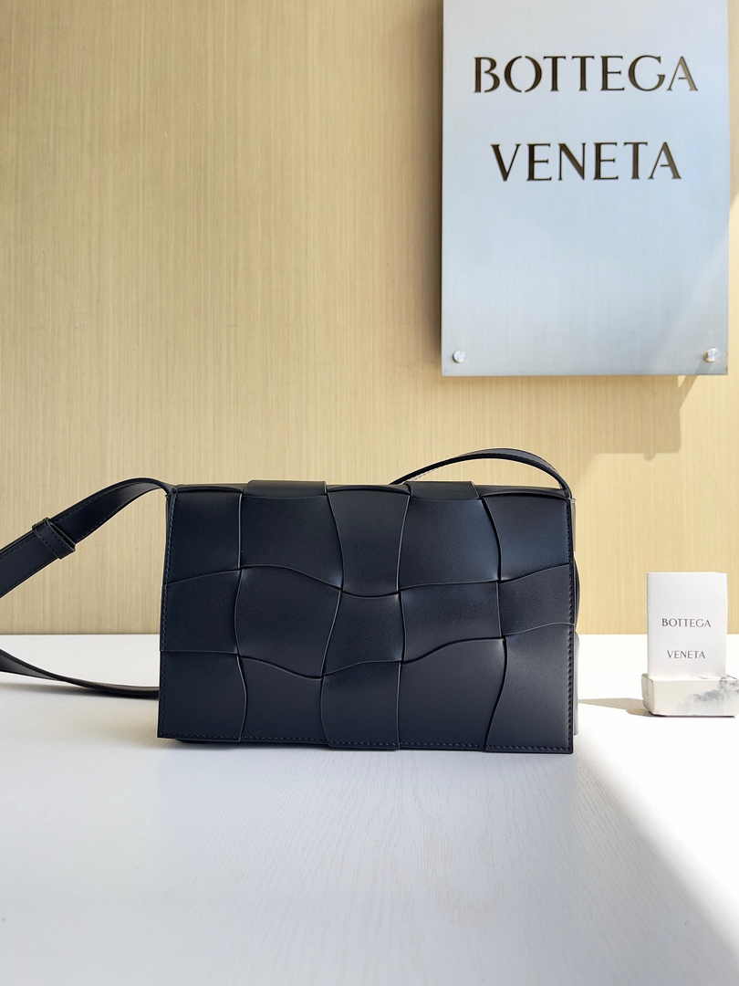 Bottega Veneta Cassette 755161 Lambskin Black