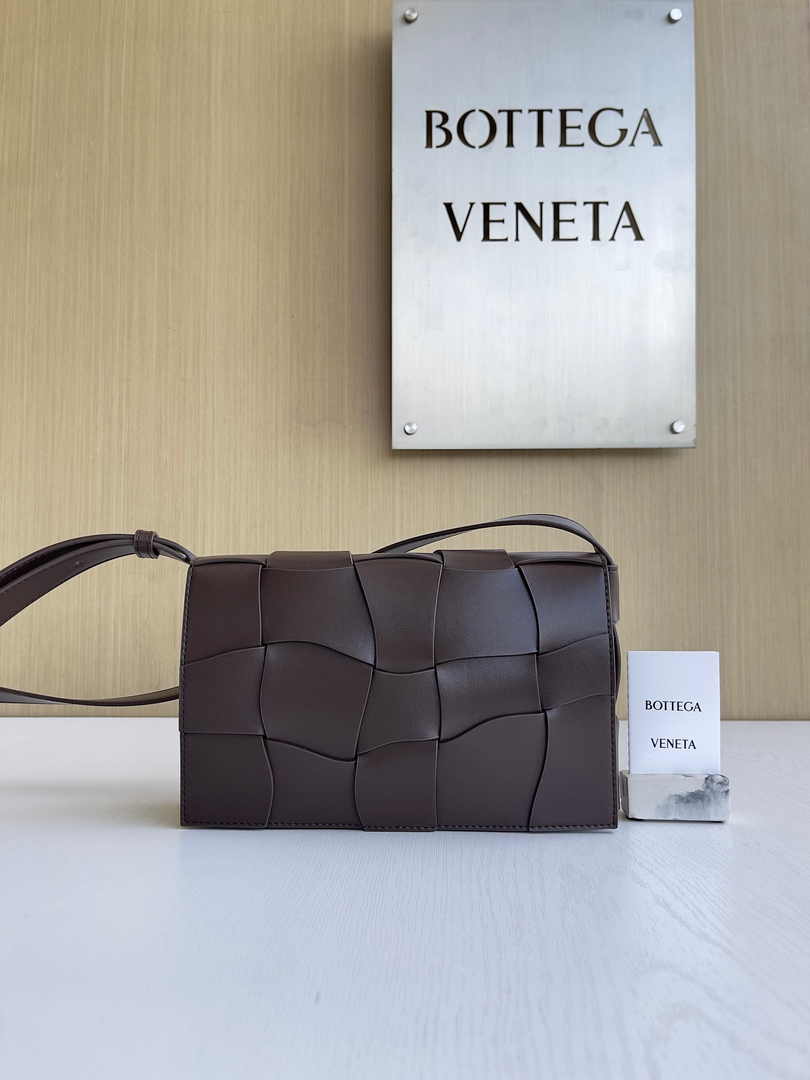Bottega Veneta Cassette 755161 Lambskin Light Brown