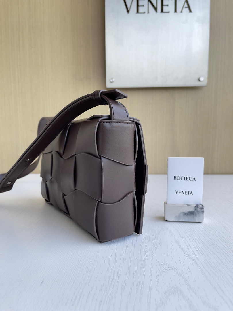 Bottega Veneta Cassette 755161 Lambskin Light Brown