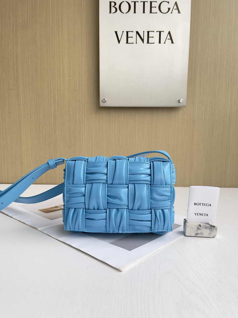 Bottega Veneta Cassette Bag 717089 Calfskin Blue