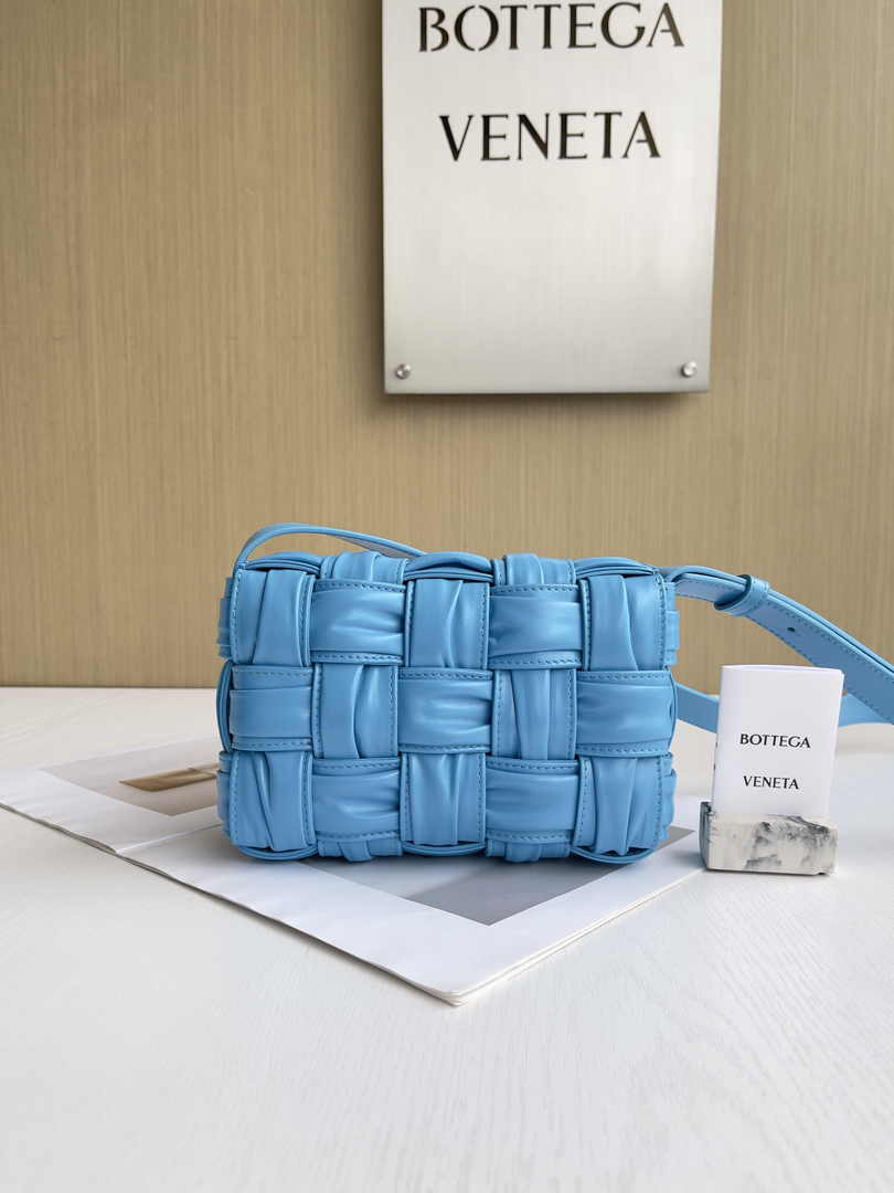Bottega Veneta Cassette Bag 717089 Calfskin Blue