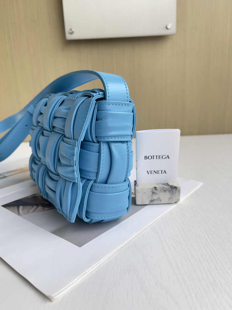 Bottega Veneta Cassette Bag 717089 Calfskin Blue