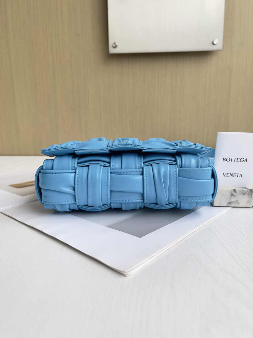 Bottega Veneta Cassette Bag 717089 Calfskin Blue