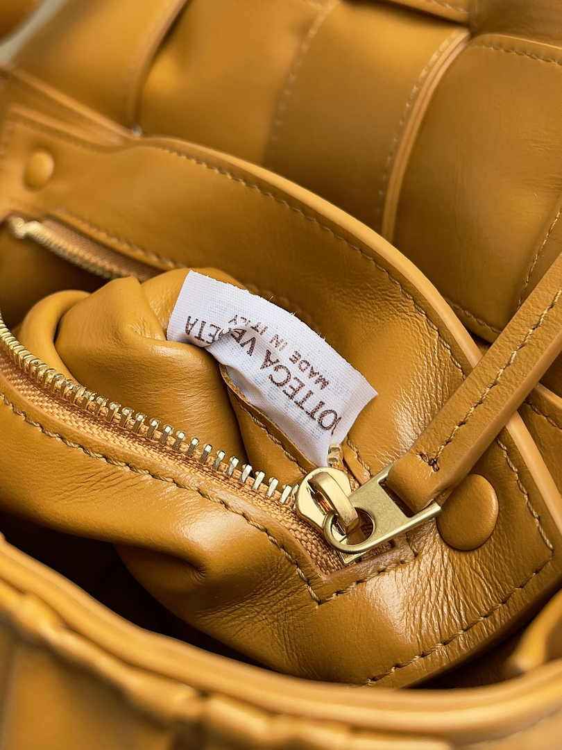 Bottega Veneta Cassette Bag 717089 Calfskin Yellow