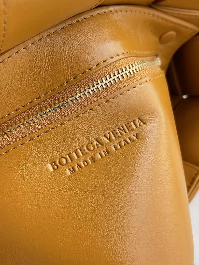 Bottega Veneta Cassette Bag 717089 Calfskin Yellow
