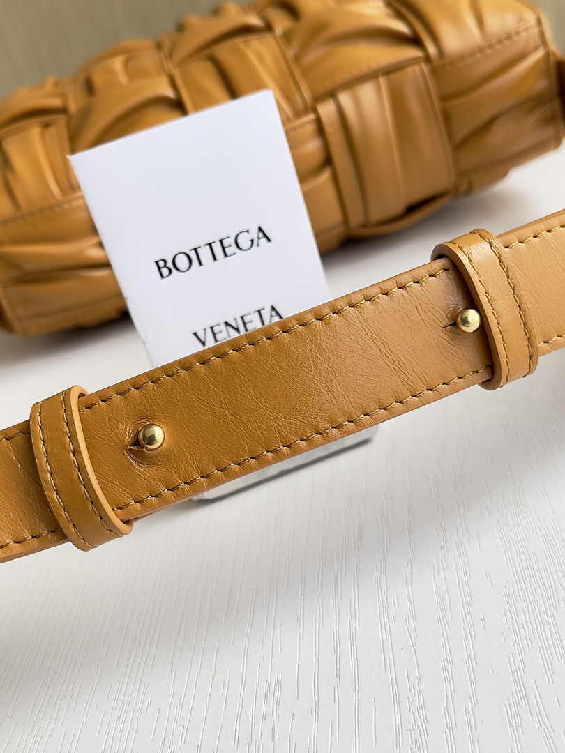 Bottega Veneta Cassette Bag 717089 Calfskin Yellow