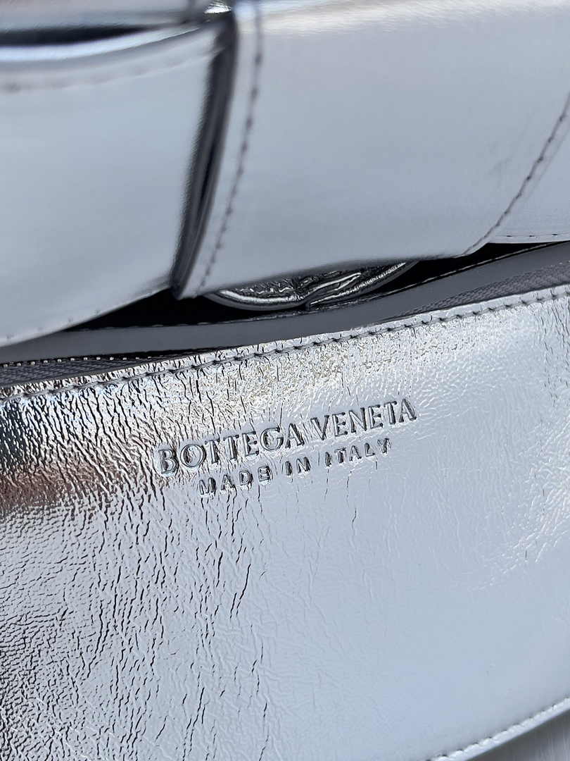 Bottega Veneta Cassette Bag 717089 Calfskin Silver