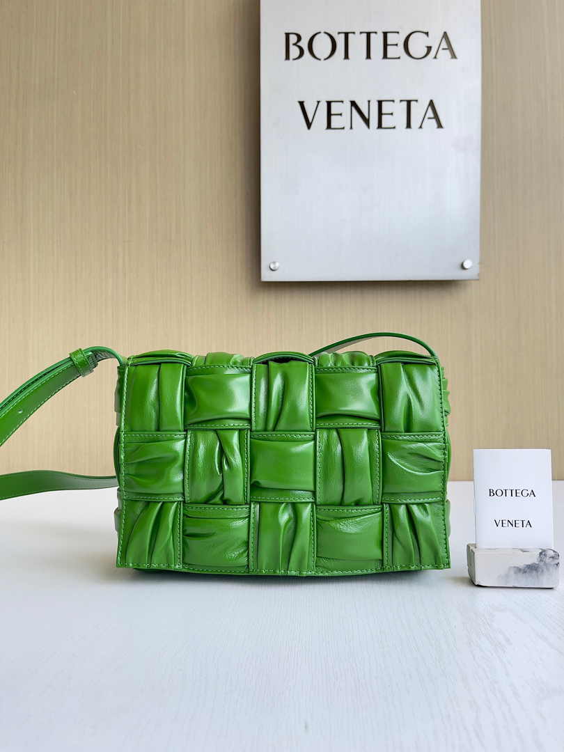 Bottega Veneta Cassette Bag 717089 Calfskin Green