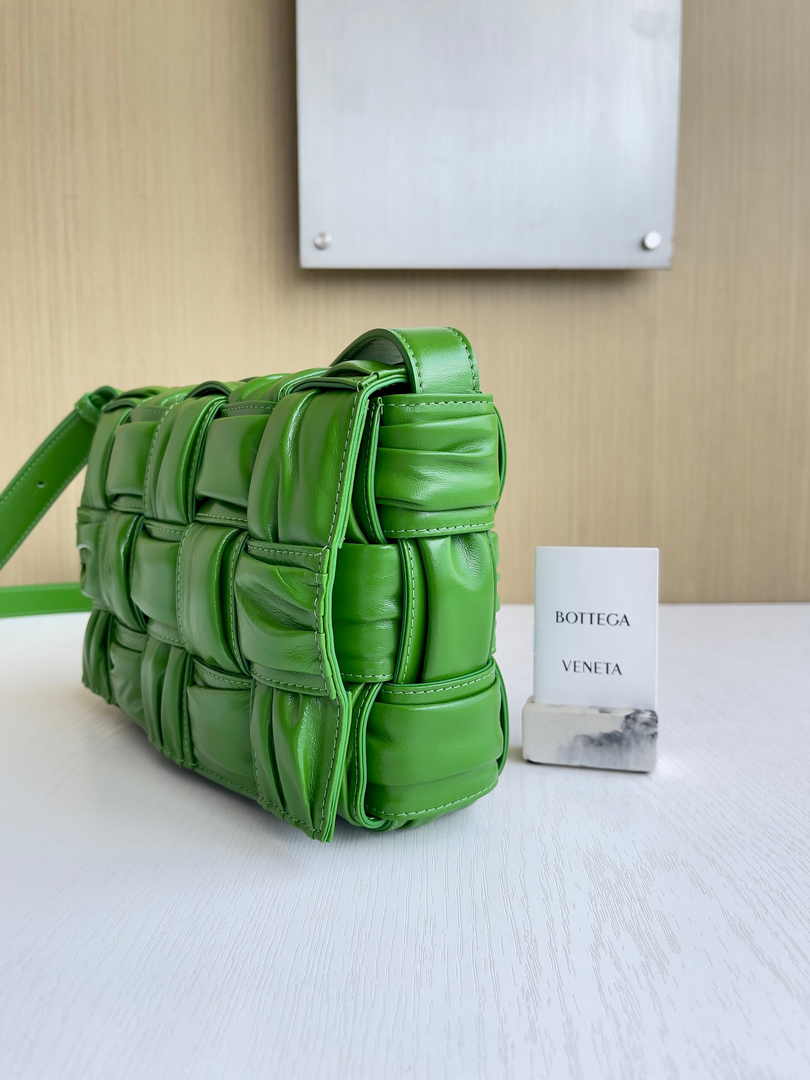 Bottega Veneta Cassette Bag 717089 Calfskin Green