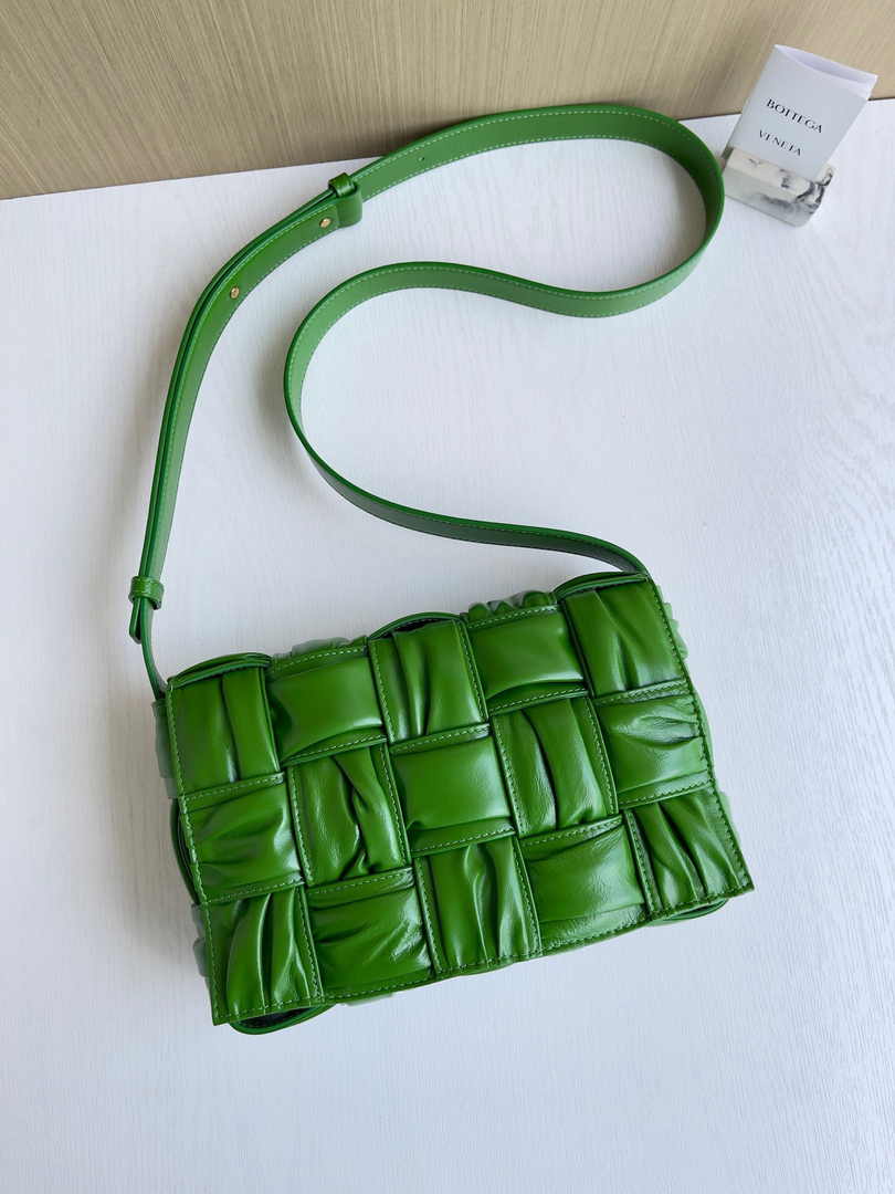 Bottega Veneta Cassette Bag 717089 Calfskin Green