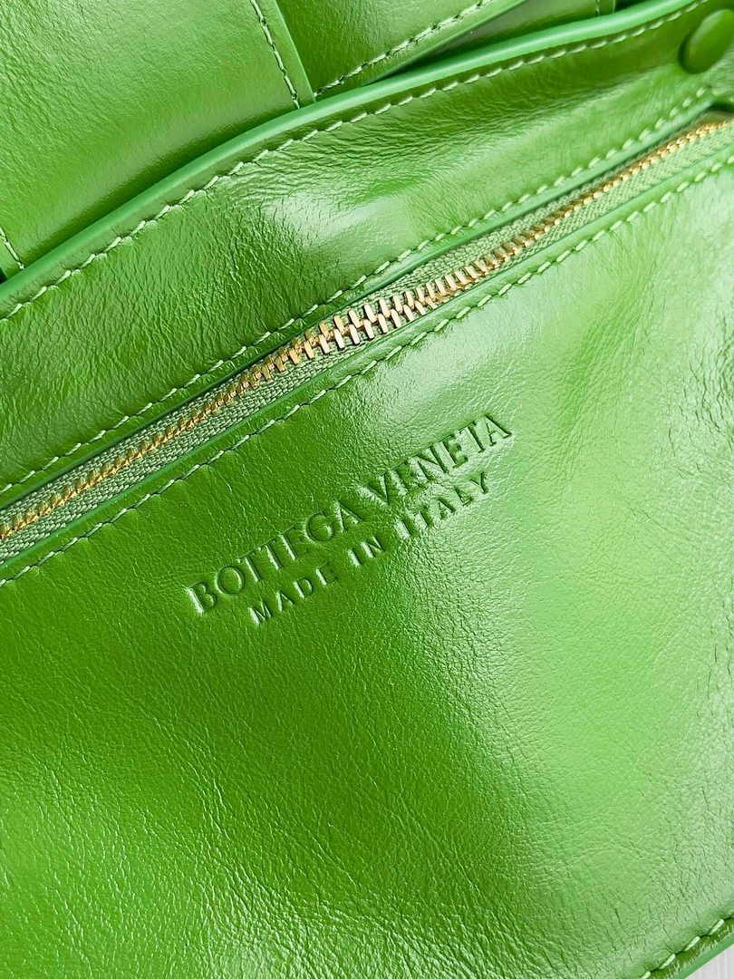 Bottega Veneta Cassette Bag 717089 Calfskin Green