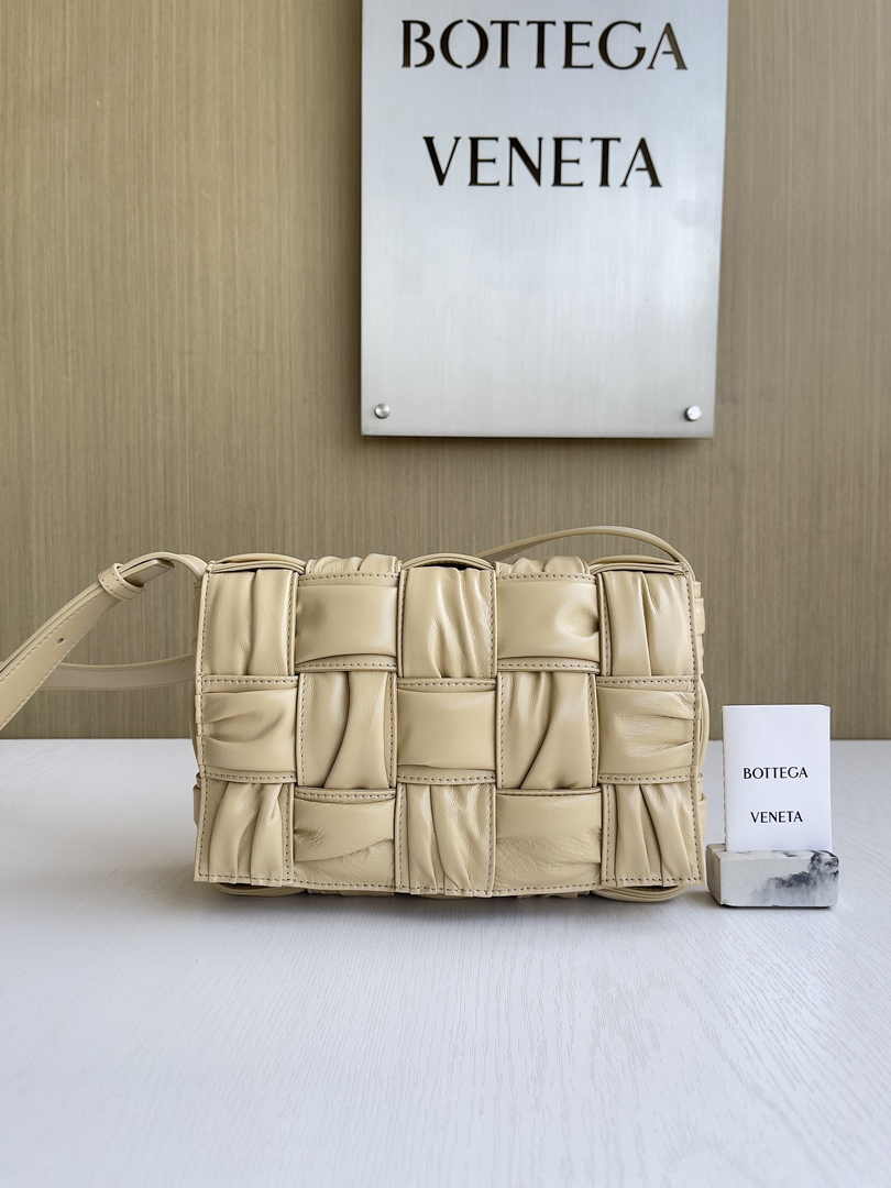Bottega Veneta Cassette Bag 717089 Calfskin Apricot