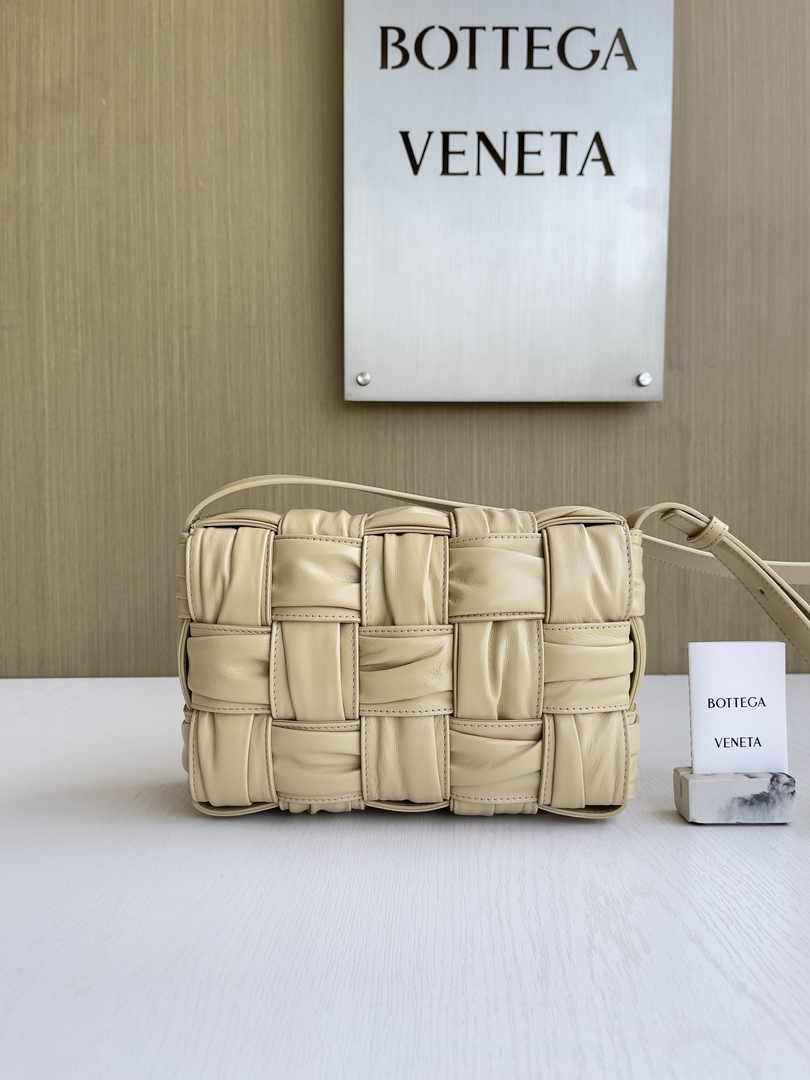 Bottega Veneta Cassette Bag 717089 Calfskin Apricot