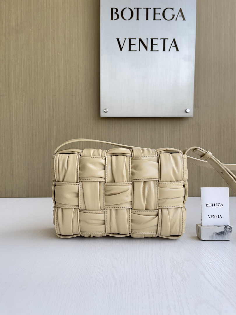 Bottega Veneta Cassette Bag 717089 Calfskin Apricot