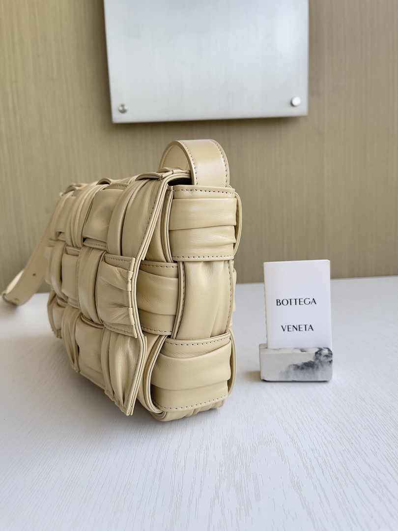 Bottega Veneta Cassette Bag 717089 Calfskin Apricot