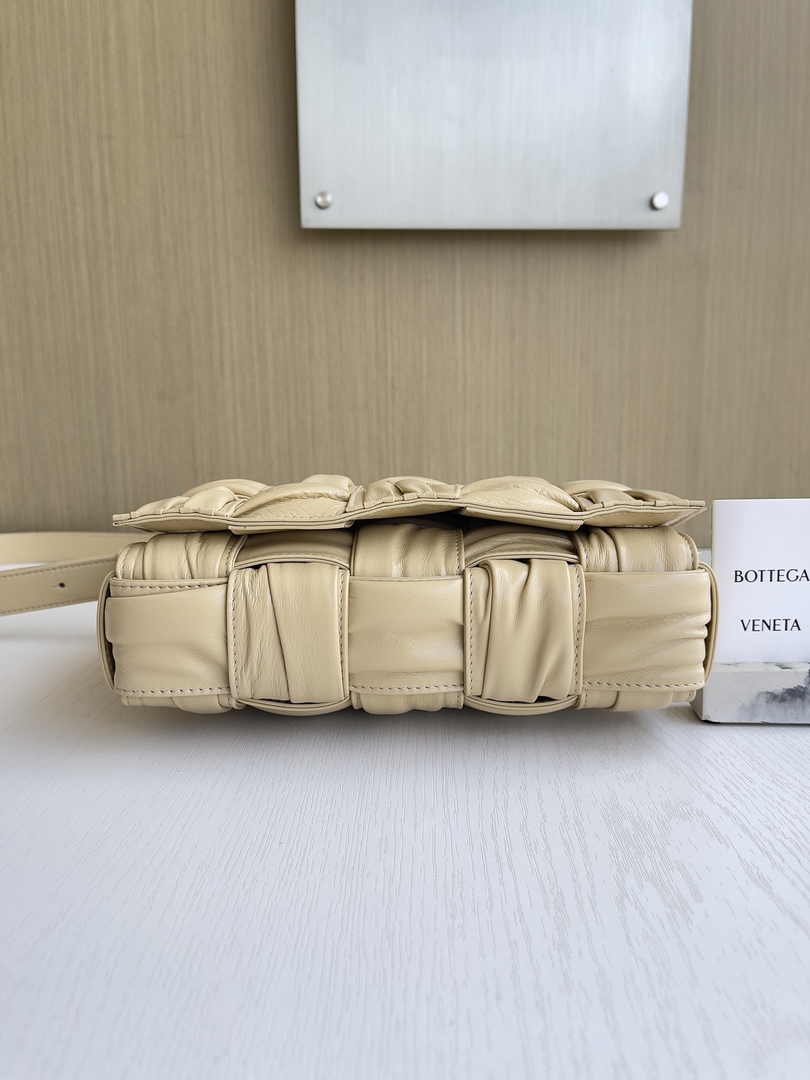 Bottega Veneta Cassette Bag 717089 Calfskin Apricot