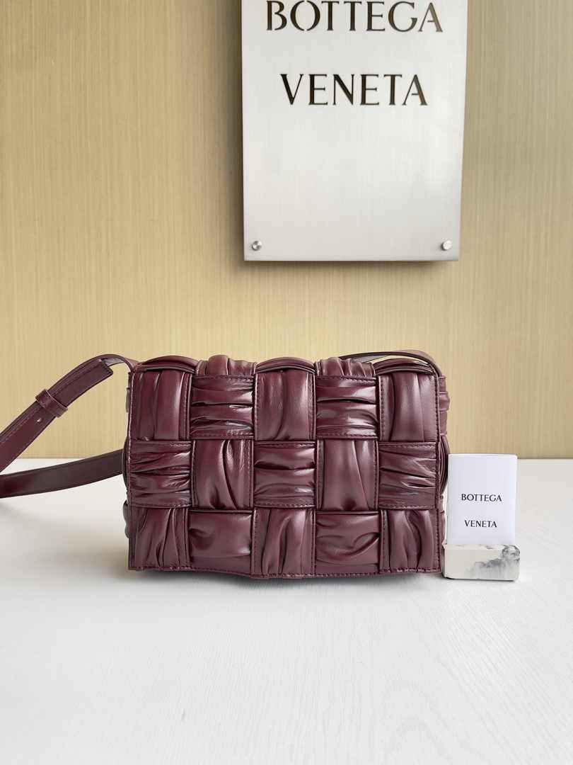 Bottega Veneta Cassette Bag 717089 Calfskin Wine Red