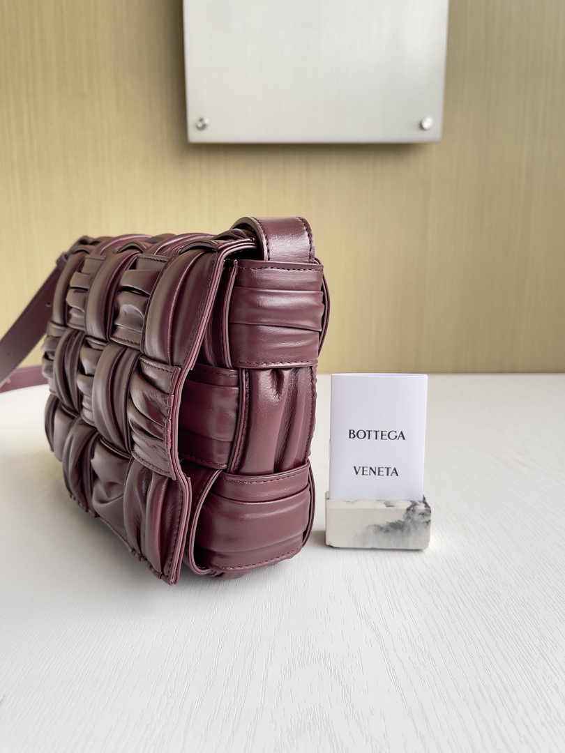 Bottega Veneta Cassette Bag 717089 Calfskin Wine Red