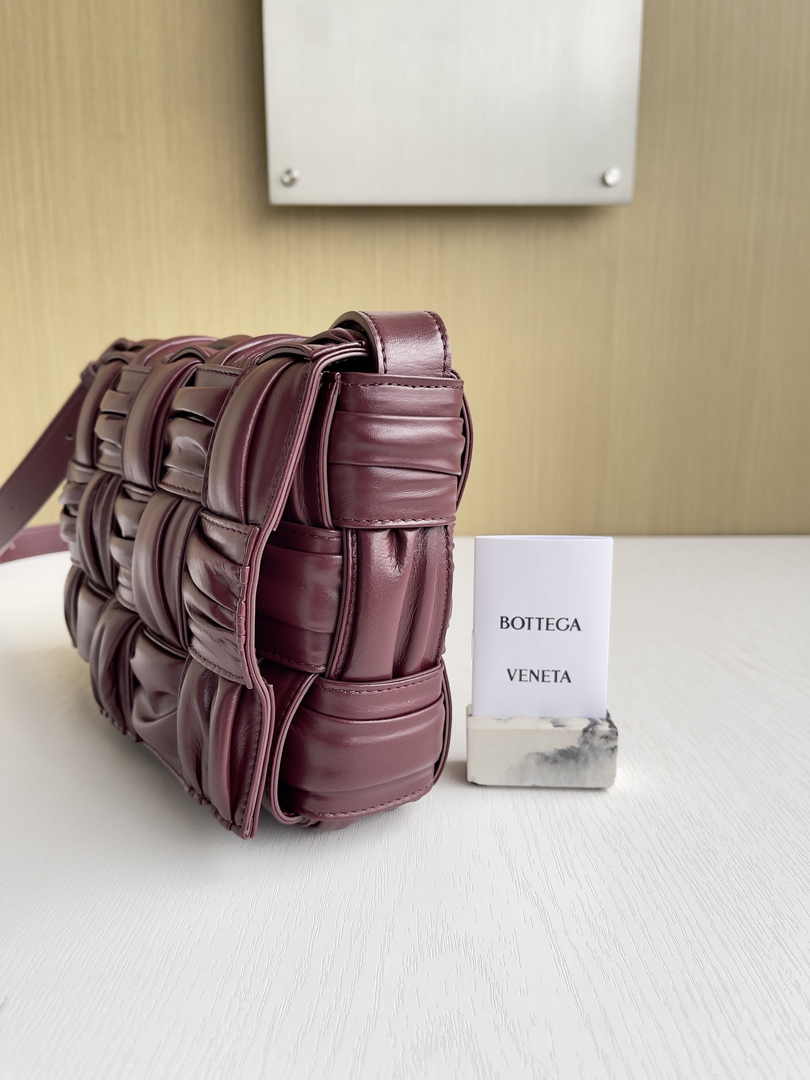 Bottega Veneta Cassette Bag 717089 Calfskin Wine Red