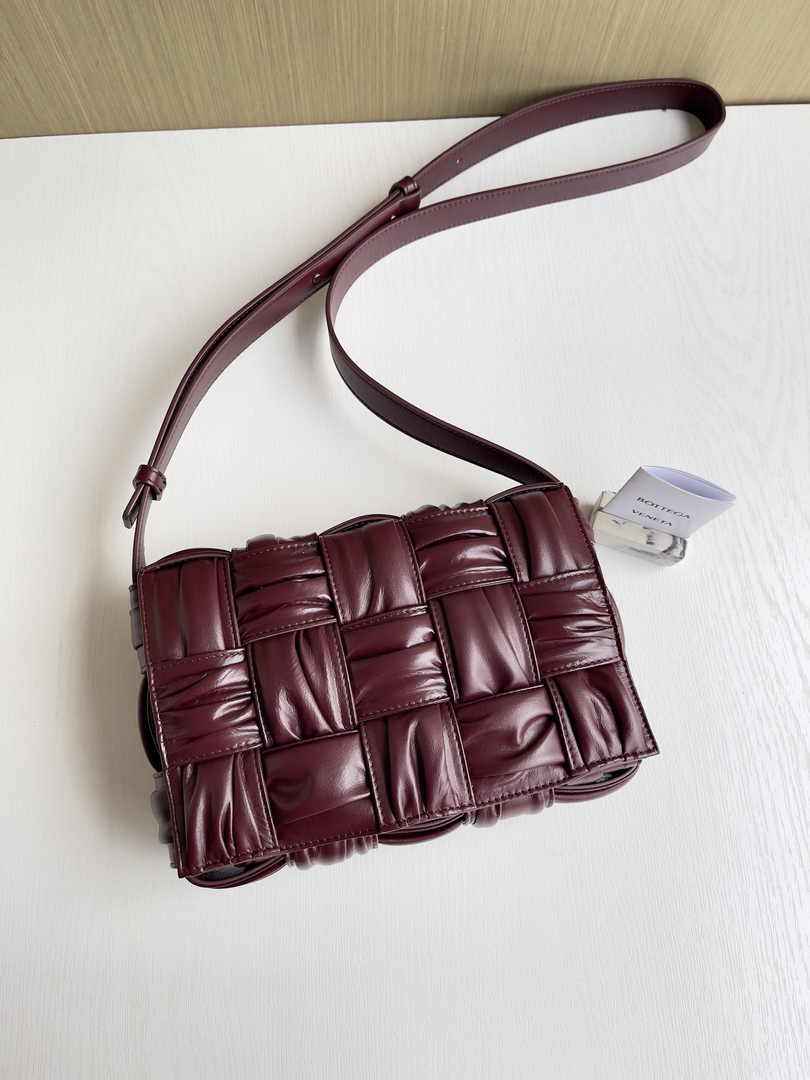 Bottega Veneta Cassette Bag 717089 Calfskin Wine Red