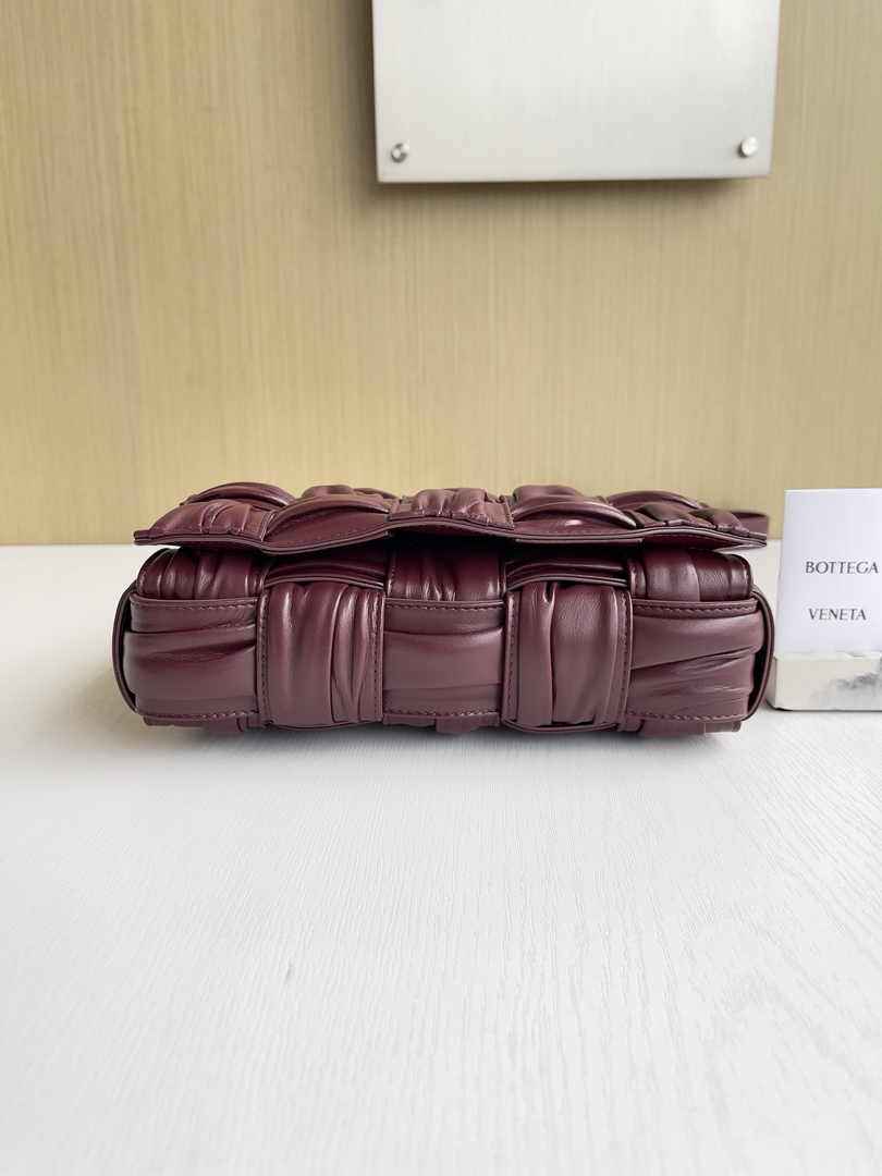 Bottega Veneta Cassette Bag 717089 Calfskin Wine Red