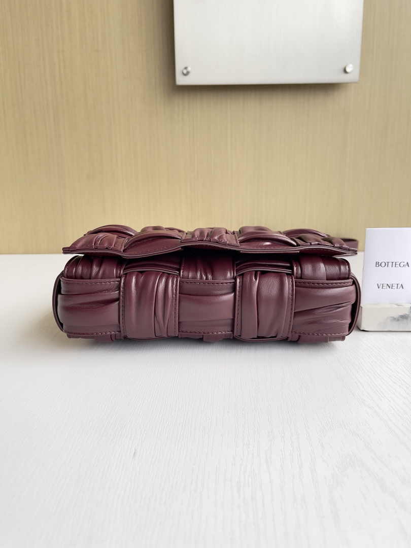 Bottega Veneta Cassette Bag 717089 Calfskin Wine Red