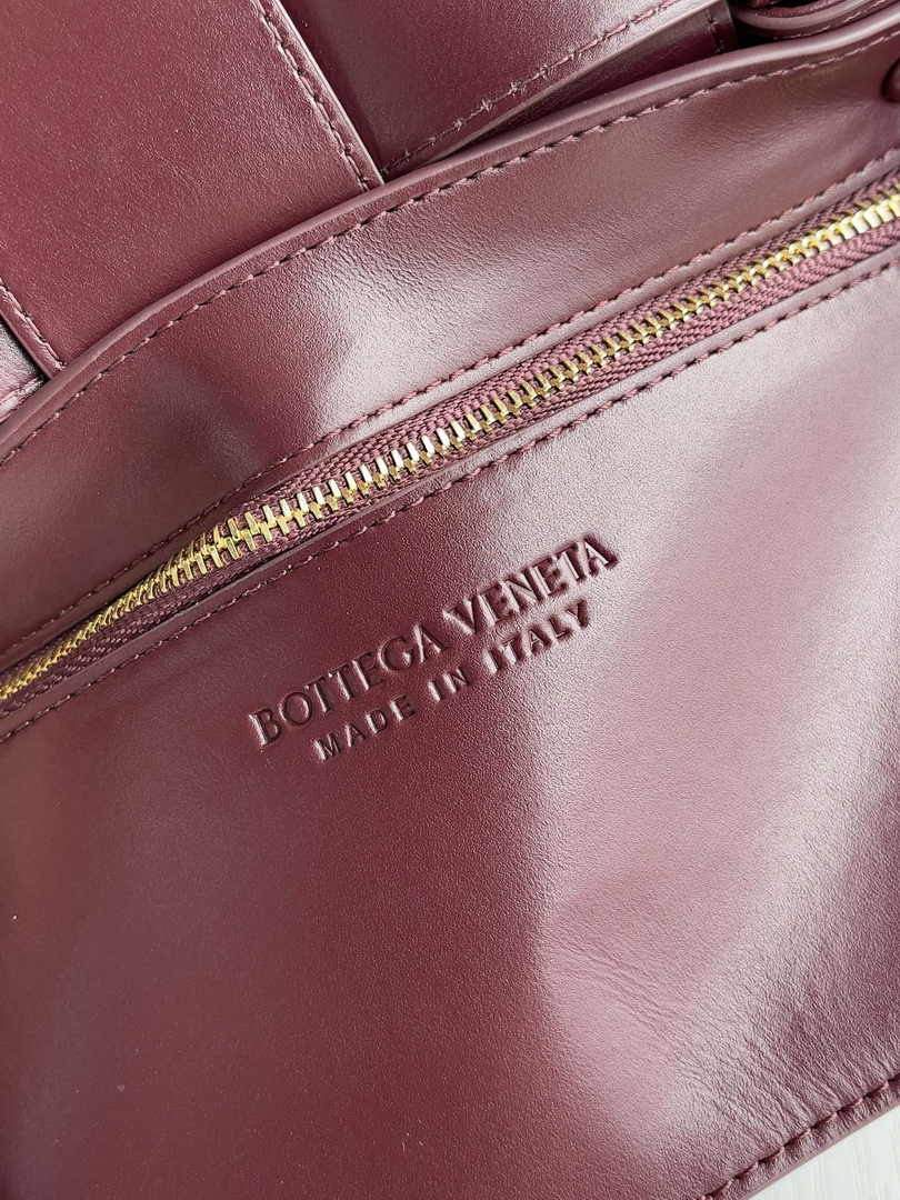 Bottega Veneta Cassette Bag 717089 Calfskin Wine Red