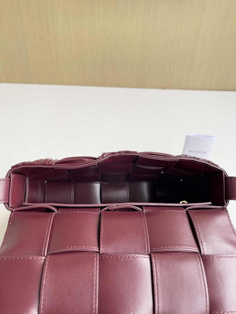 Bottega Veneta Cassette Bag 717089 Calfskin Wine Red