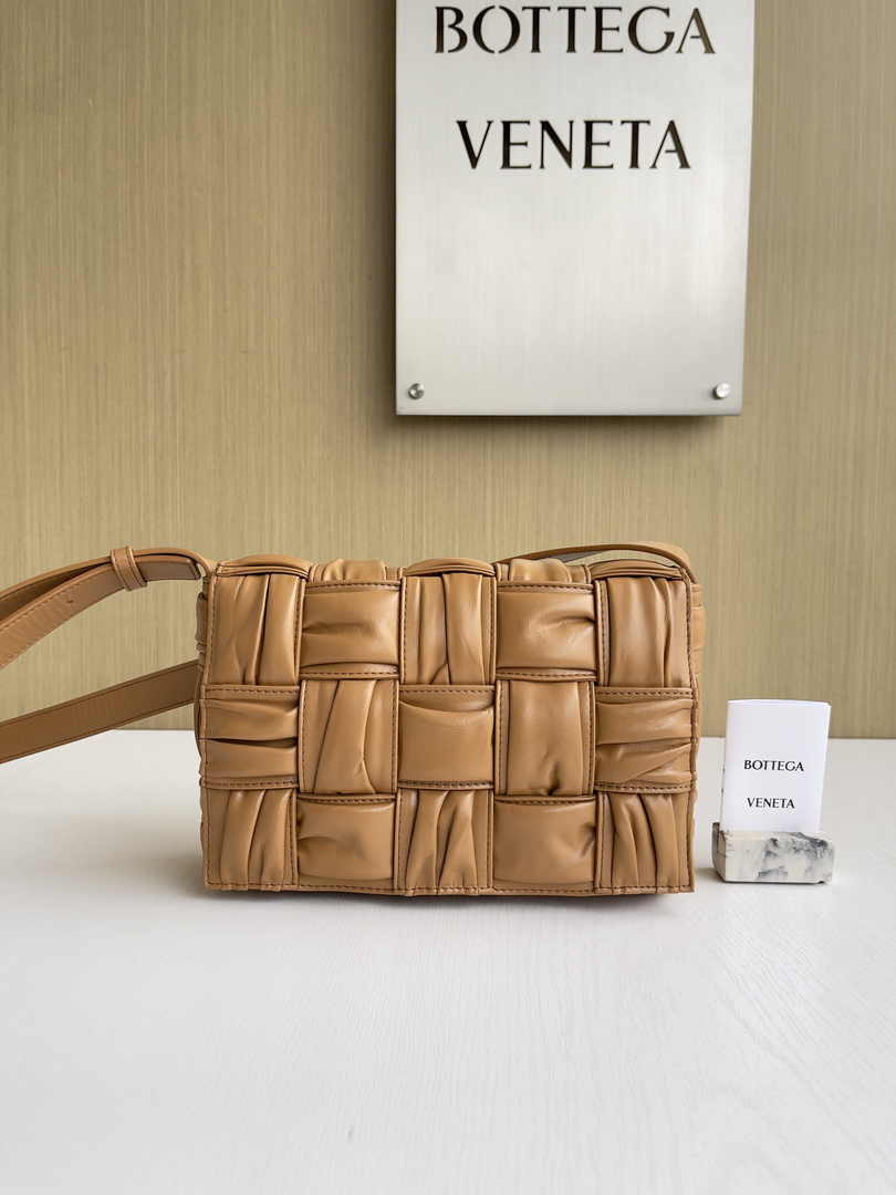 Bottega Veneta Cassette Bag 717089 Calfskin Tan